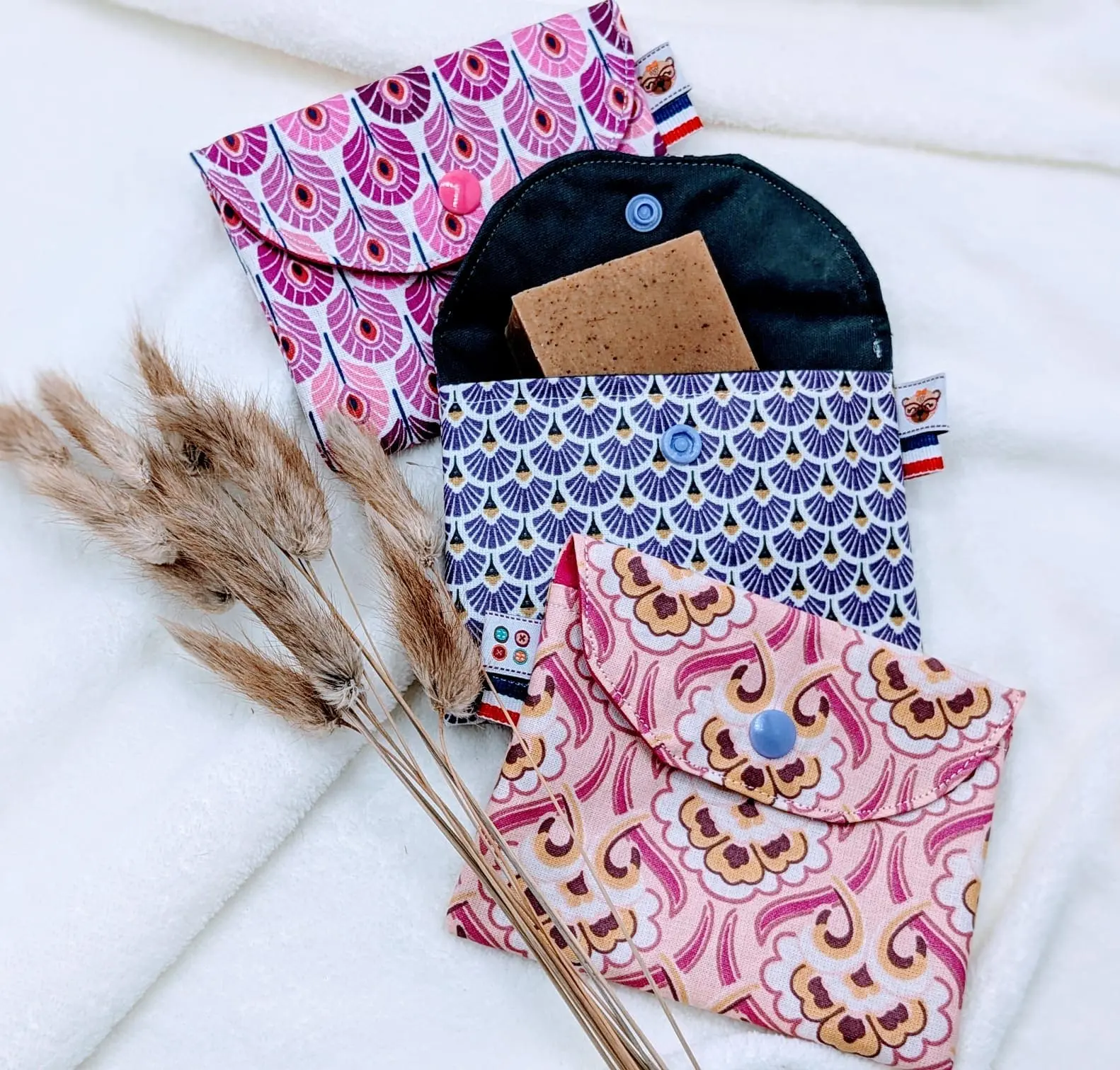 Ambiance pochette à savons pression