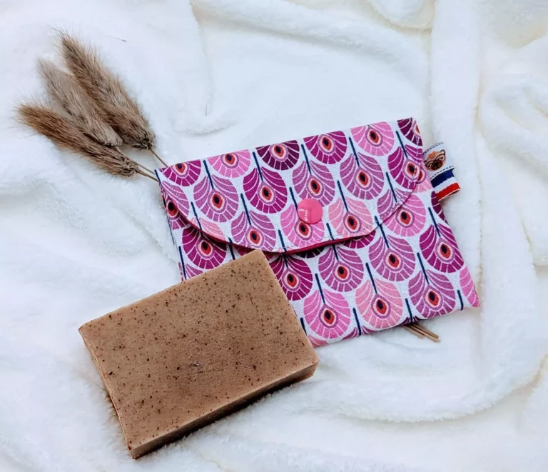 pochette pression rose et violette