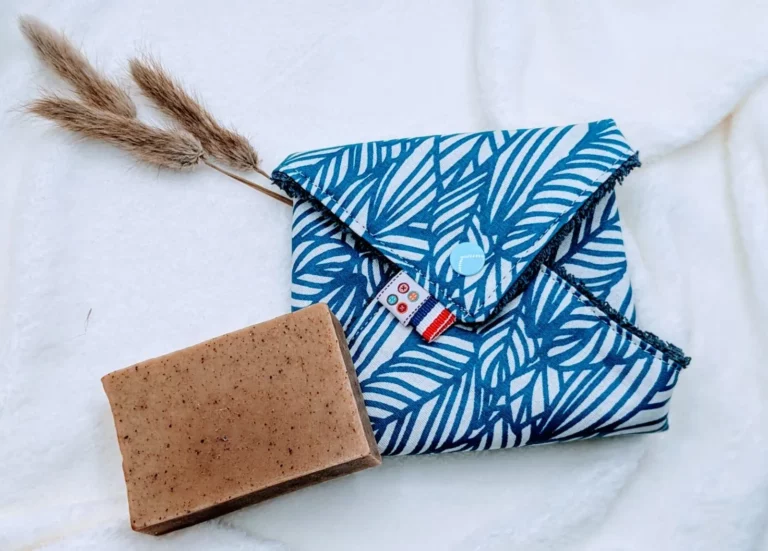 pochette kimono bleue